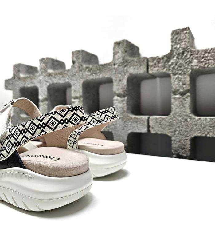 sandalias Comfort Class estampado geométrico blanco negro