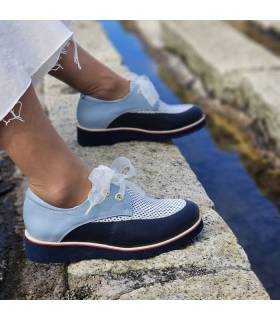 zapatos modelo Pilar de Nival en azul marino puestos