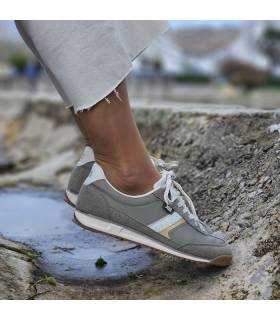 perfil de zapatillas Xti de mujer verdes puestas