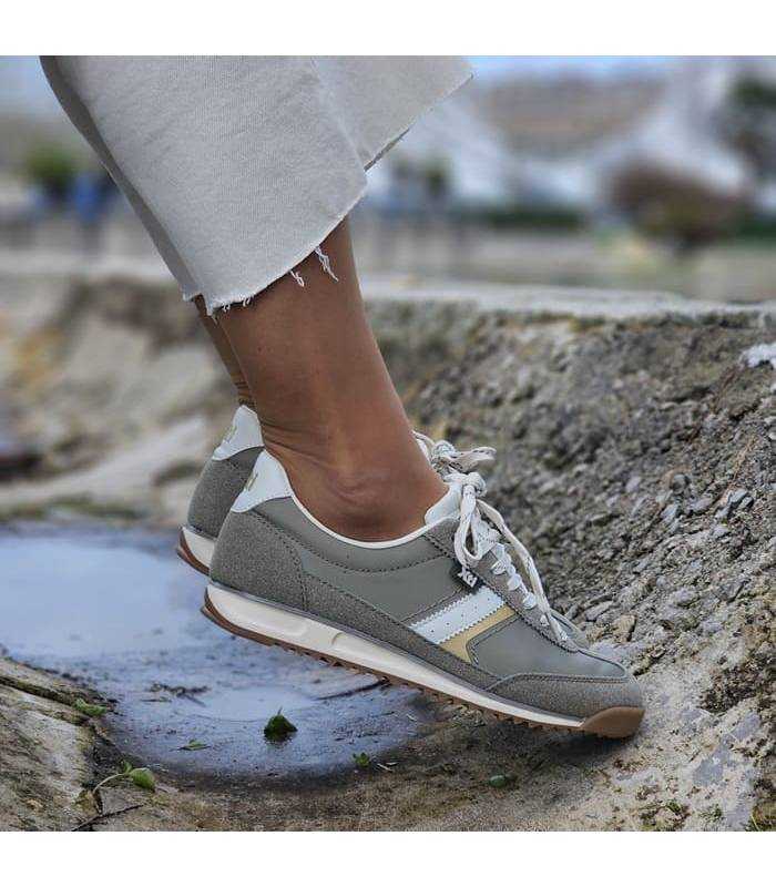 perfil de zapatillas Xti de mujer verdes puestas