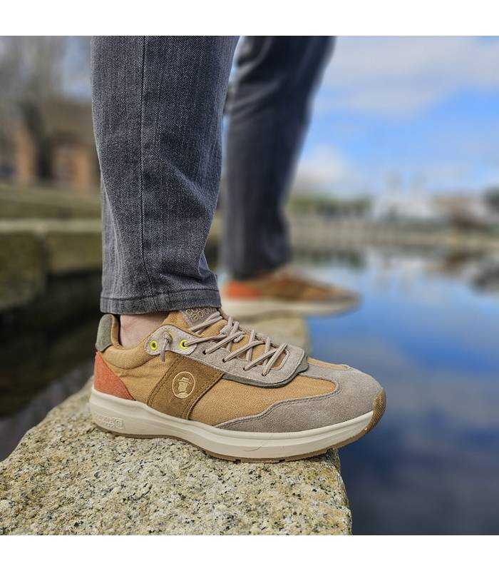 zapatillas de verano con cordones elastcios del Coronel Tapica puestas