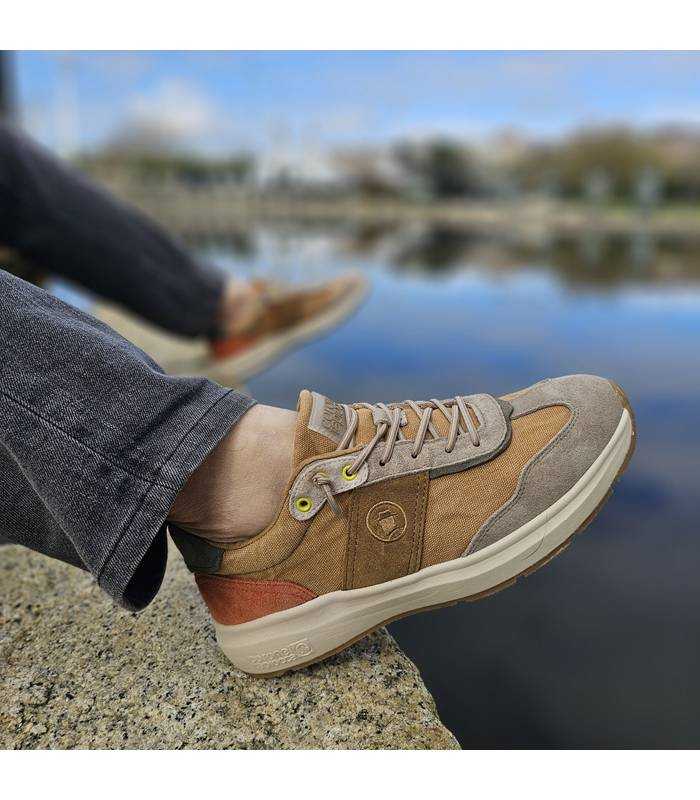 zapatillas casul con cordones elastcios del Coronel Tapica puestas