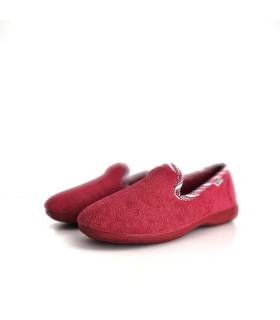 Zapatilla casa mujer mocasín textil rizo de Garrido Muro roja, vista de medio perfil