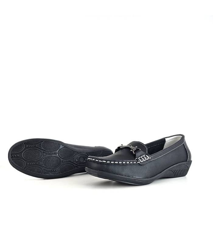 Vista del piso anti deslizante de goma del mocasínes negros de Vicmart