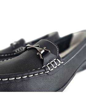 detalle hebilla mocasínes negros mujer piel Vicmart
