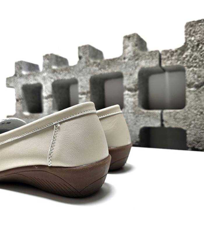 zapatos mocasín mujer cuña beige vista trasera