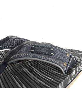 detalle plantilla acolchada chanclas Skechers hombre azules