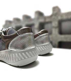 Detalle trasero zapato deportivo mujer ancho Suave Leyland color bronce