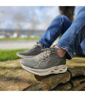 Zapatillas casual hombre XTI verdes de verano puestas