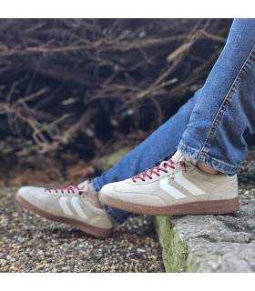 Zapatillas casual hombre XTI verano beige puestas