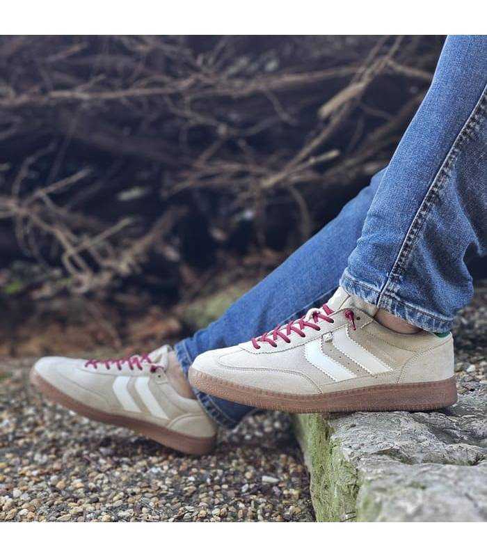 Zapatillas casual hombre XTI verano beige puestas
