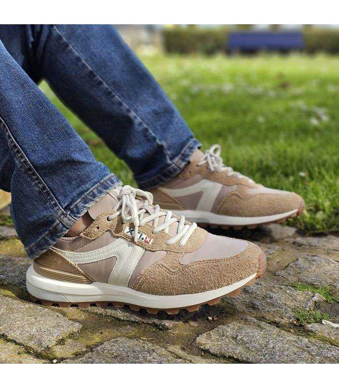 Zapatillas casuales hombre verano XTI beige puestas