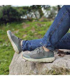 Zapatillas deportivas hombre Paredes Viso verde puestas