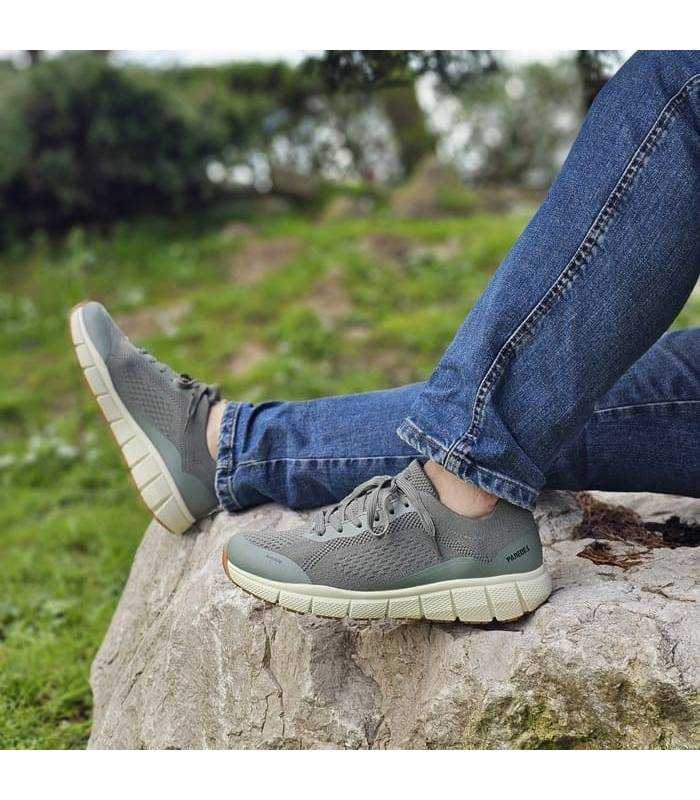 Zapatillas deportivas hombre Paredes Viso verde puestas
