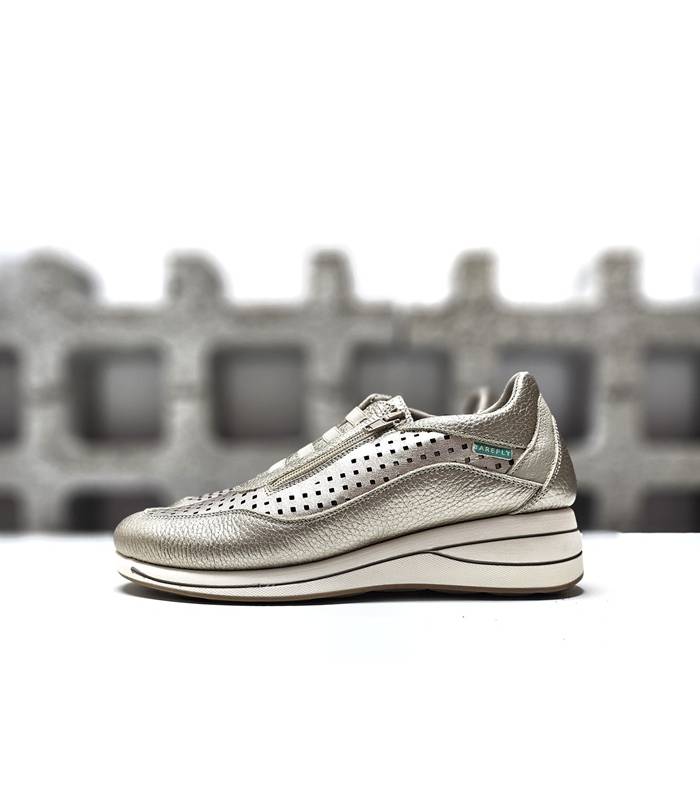 vista lateral zapatos ligeros mujer verano con cuña confortable