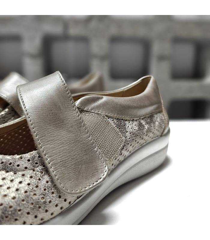 detalle velcro merceditas anchas Doctor Cutillas piel transpirable beige