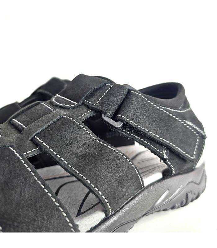 detalle sandalias cerradas hombre piel negra con velcro Vicmart