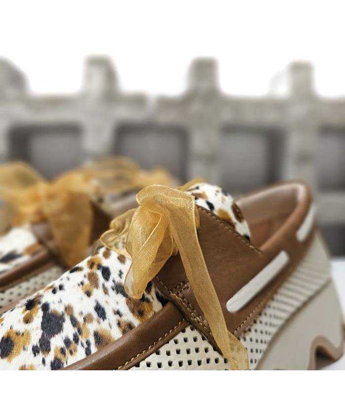 detalle lazo zapatos Nival mujer animal print