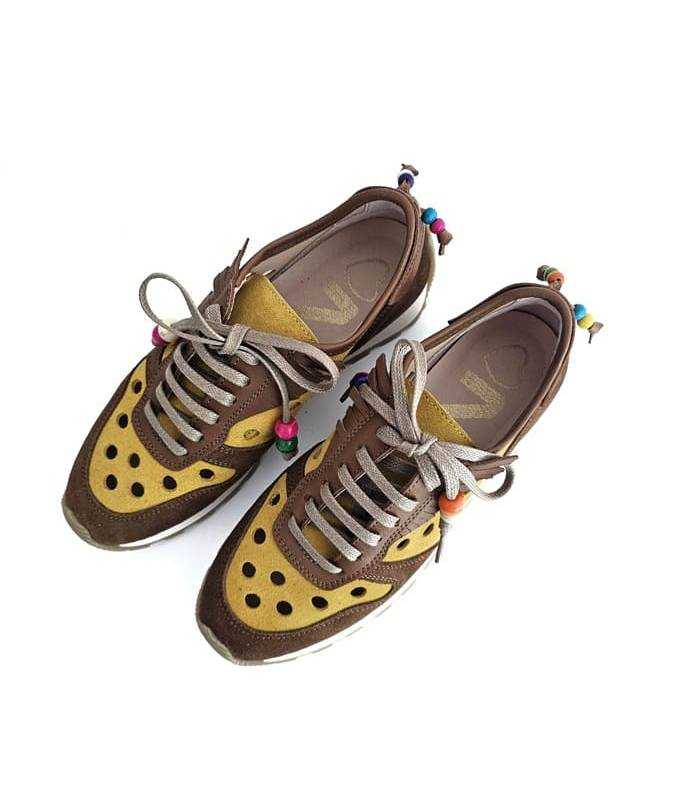 sneakers mujer piel troquelada con cordones abalorios