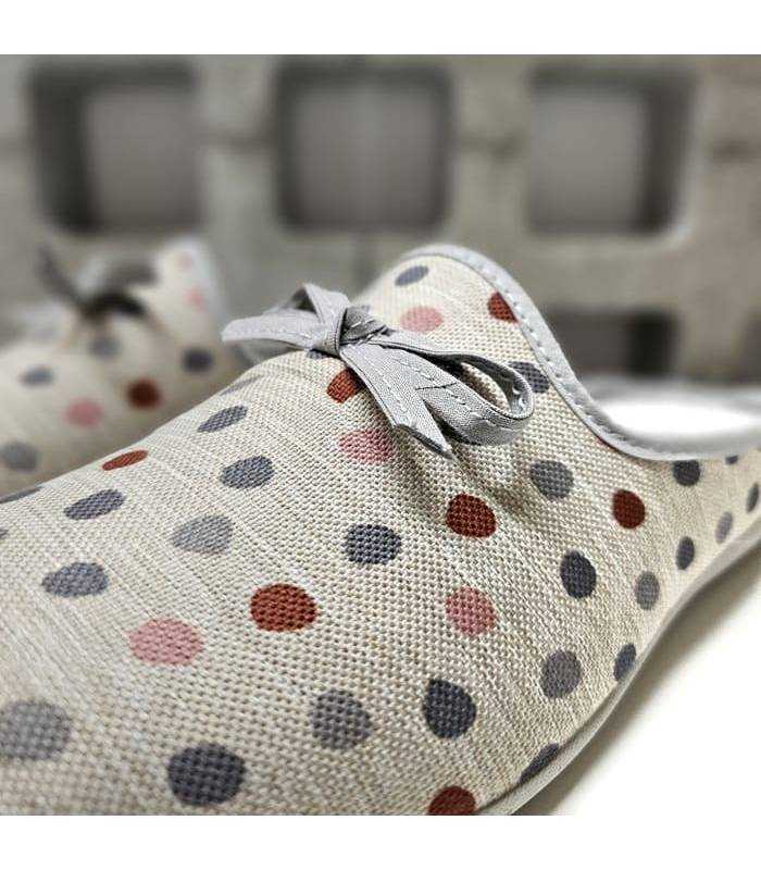 detalle tejido textil lunares zapatillas casa Cabrera