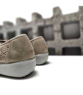 vista trasera deportivos beige transpirables mujer Vicmart