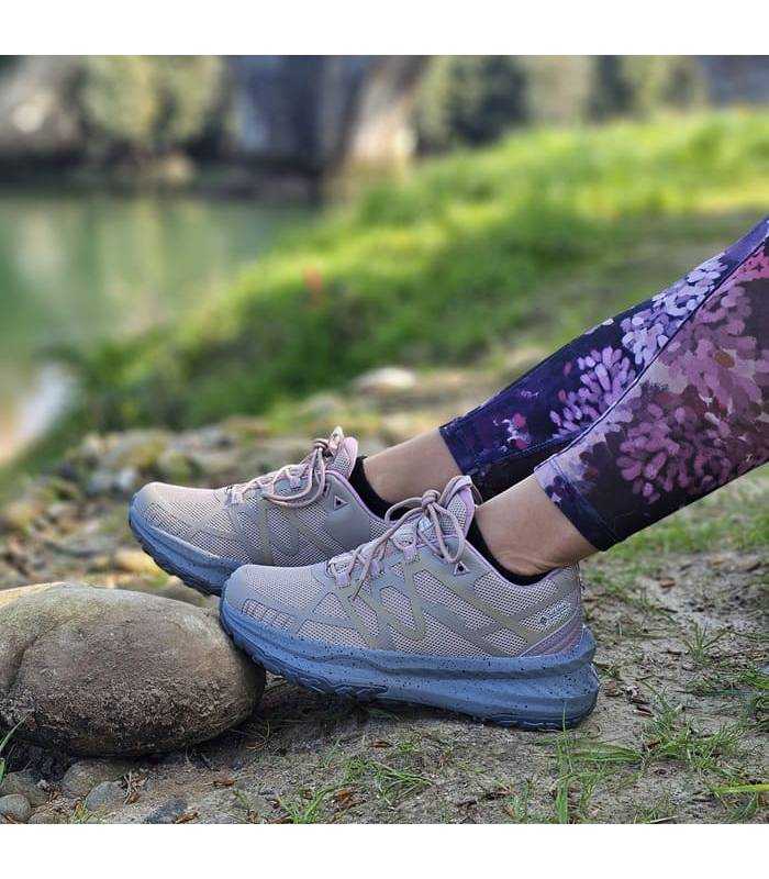 Zapatillas senderismo mujer impermeables Elementerre Sooke DryFeet puestas