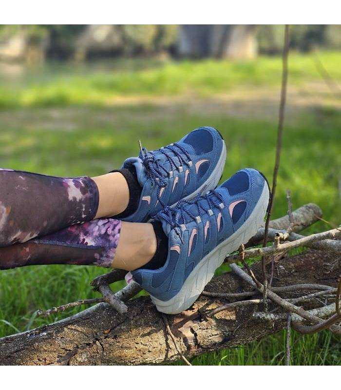 Zapatillas trekking mujer Paredes Ribadavia waterproof puestas