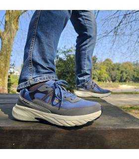 Zapatillas montaña hombre J’hayber Tandem azules puestas