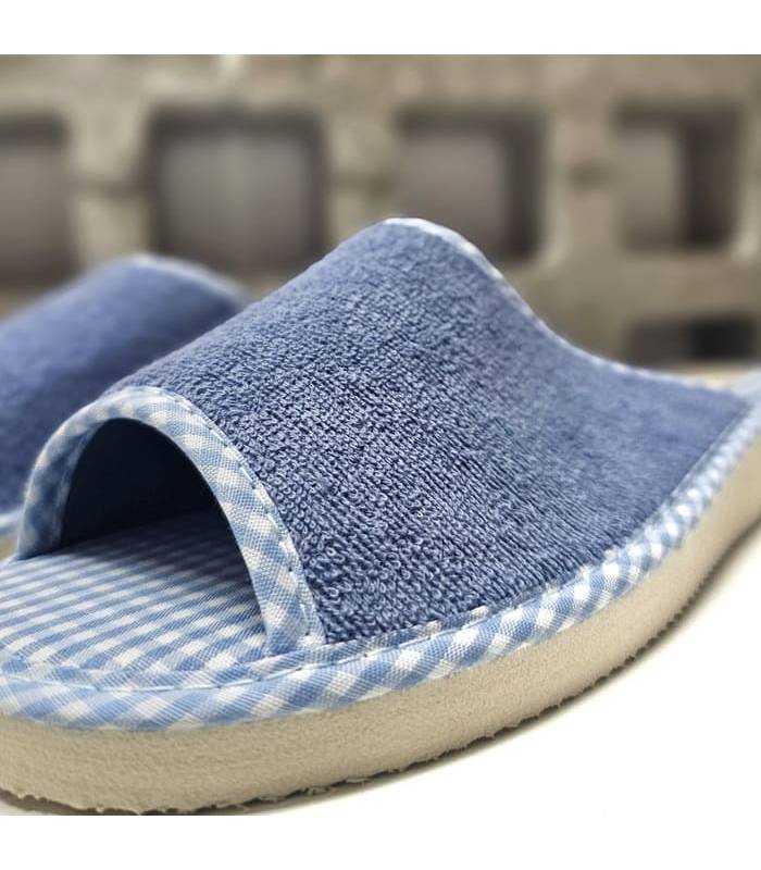 detalle rizo azul zapatillas casa mujer