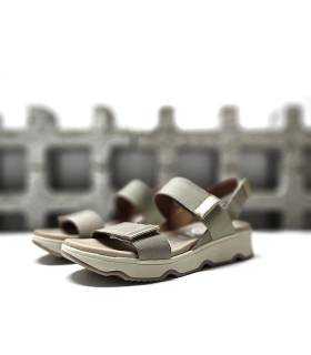 sandalias cómodas mujer velcro Leilan color topo cuña ligera