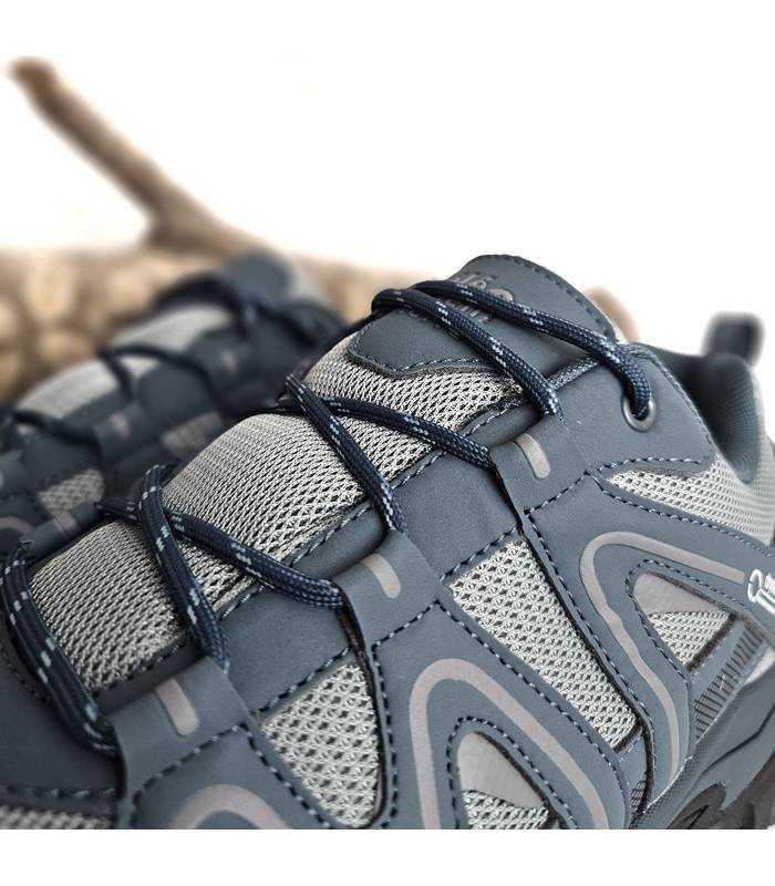 detalle cordones zapatillas trekking azul hombre deportivas