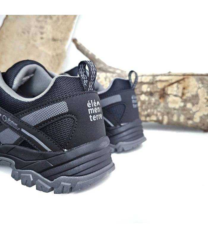detalle talón zapatillas trekking negras hombre resistentes