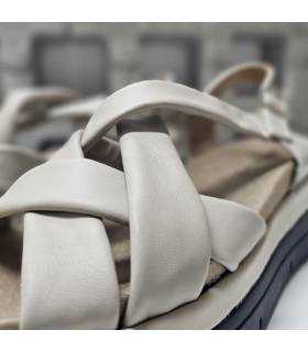 detalle tiras acolchadas sandalias verano cómodas mujer