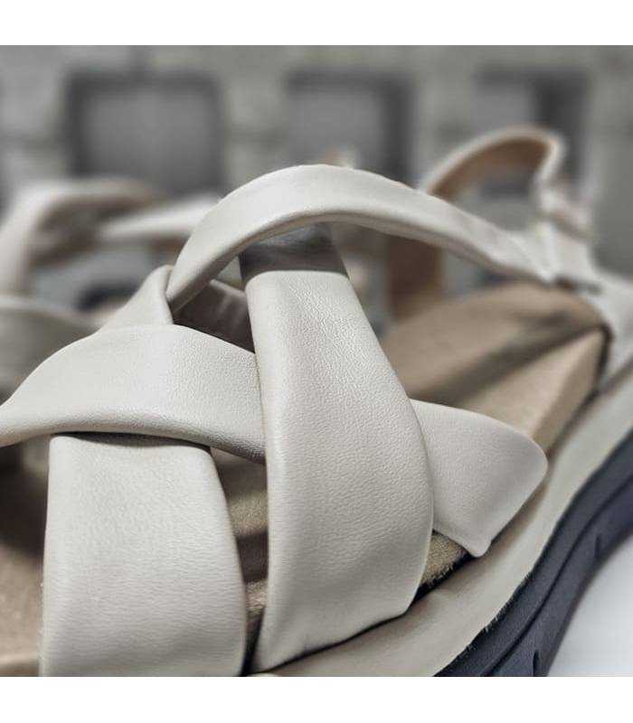 detalle tiras acolchadas sandalias verano cómodas mujer