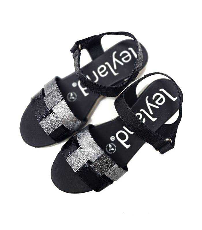 sandalias casual negras piel grabada