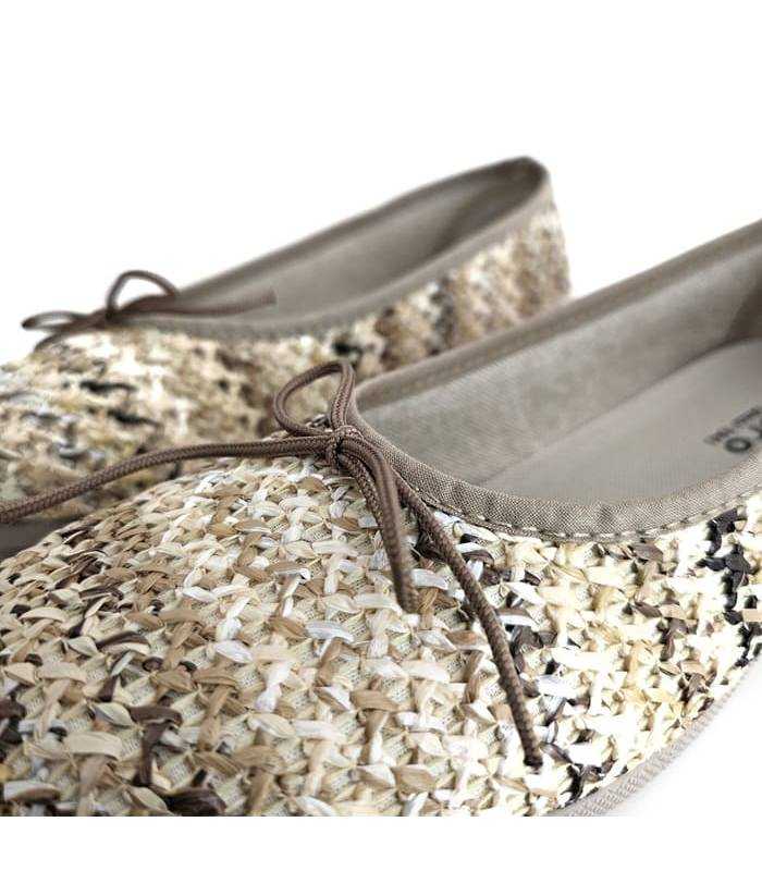 detalle bailarinas rafia mujer beige lazo empeine