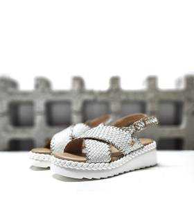 sandalias plataforma piel mujer blancas trenzadas Chika10 vista lateral