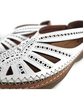 detalle calado zapatos mujer piel corte láser transpirable