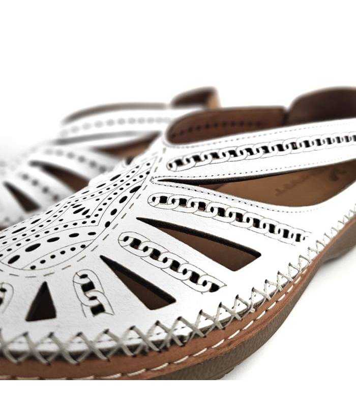 detalle calado zapatos mujer piel corte láser transpirable