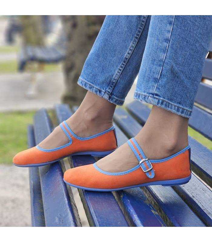 merceditas hechas España naranja combinadas con vaqueros puestas