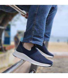 zapatillas Nicoboco hombre verano azul marino puestas con vaqueros