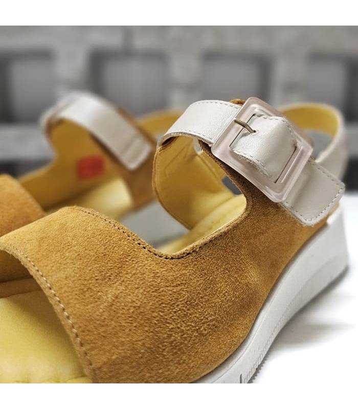 sandalias mujer cómodas piel mostaza velcro hebilla