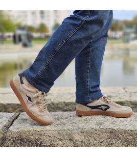 zapatillas hombre casual kangaroos k25 taupe piel gum puestas
