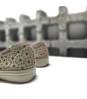 mocasín alpargata beige mujer vista talón