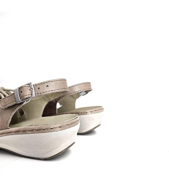 Sandalias de mujer beige en piel de horma ancha, vista del talón