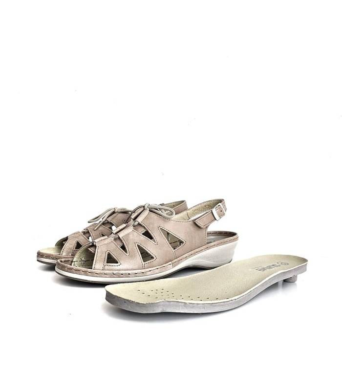 plnatilla extraida junto a las sandalias de piel beige de Suave by Leyland