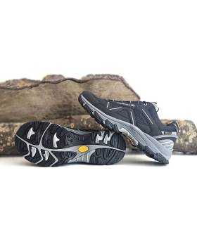 zapatillas trekking hombre suela vibram agarre negras de Chiruca