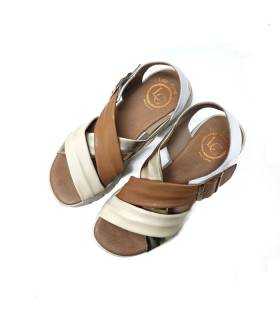 sandalias comodas de Piel marron y blanca de Lola Canales
