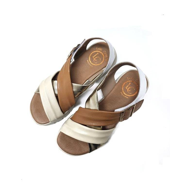 sandalias comodas de Piel marron y blanca de Lola Canales