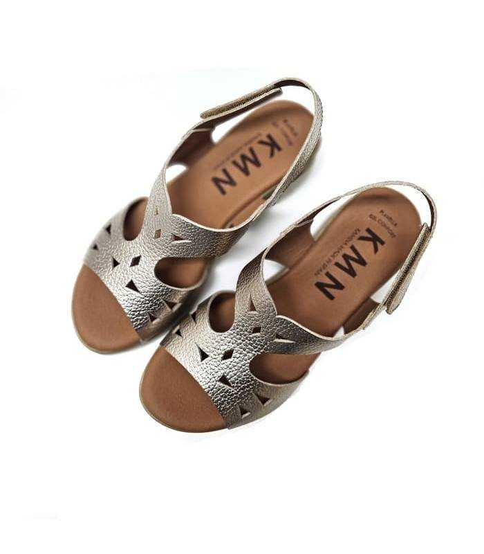 sandalias piel dorada troquelada mujer confort